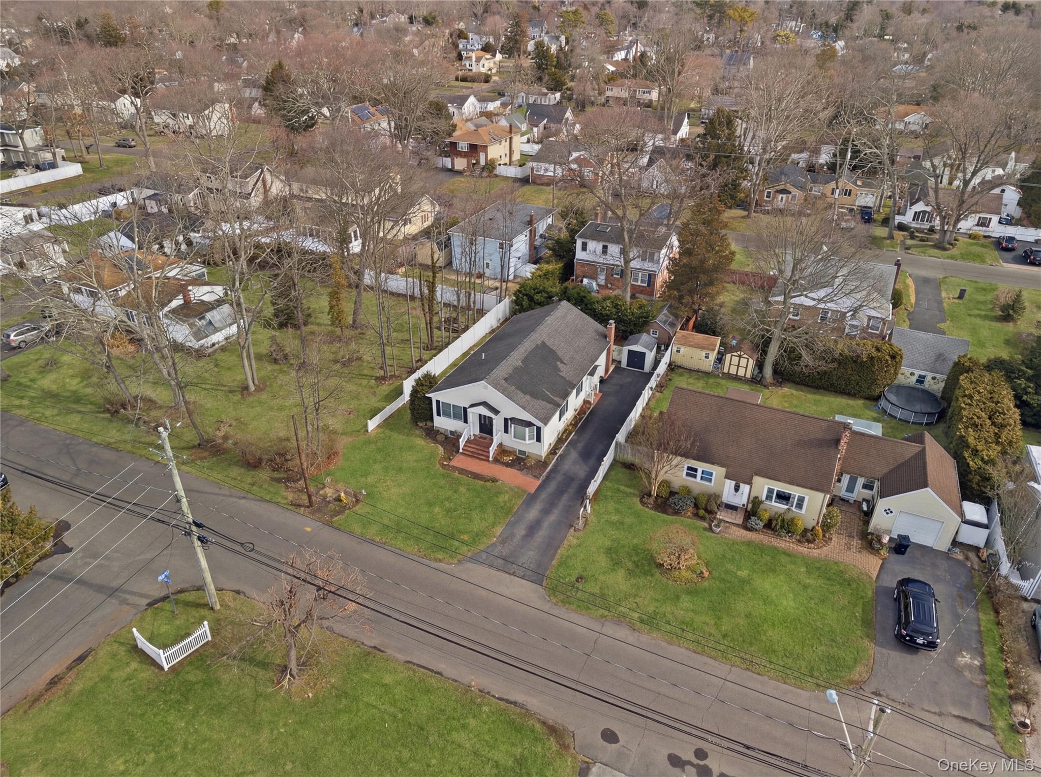 43 Ridgeway Boulevard Bay Shore, NY 11706 - Photo 28 of 36