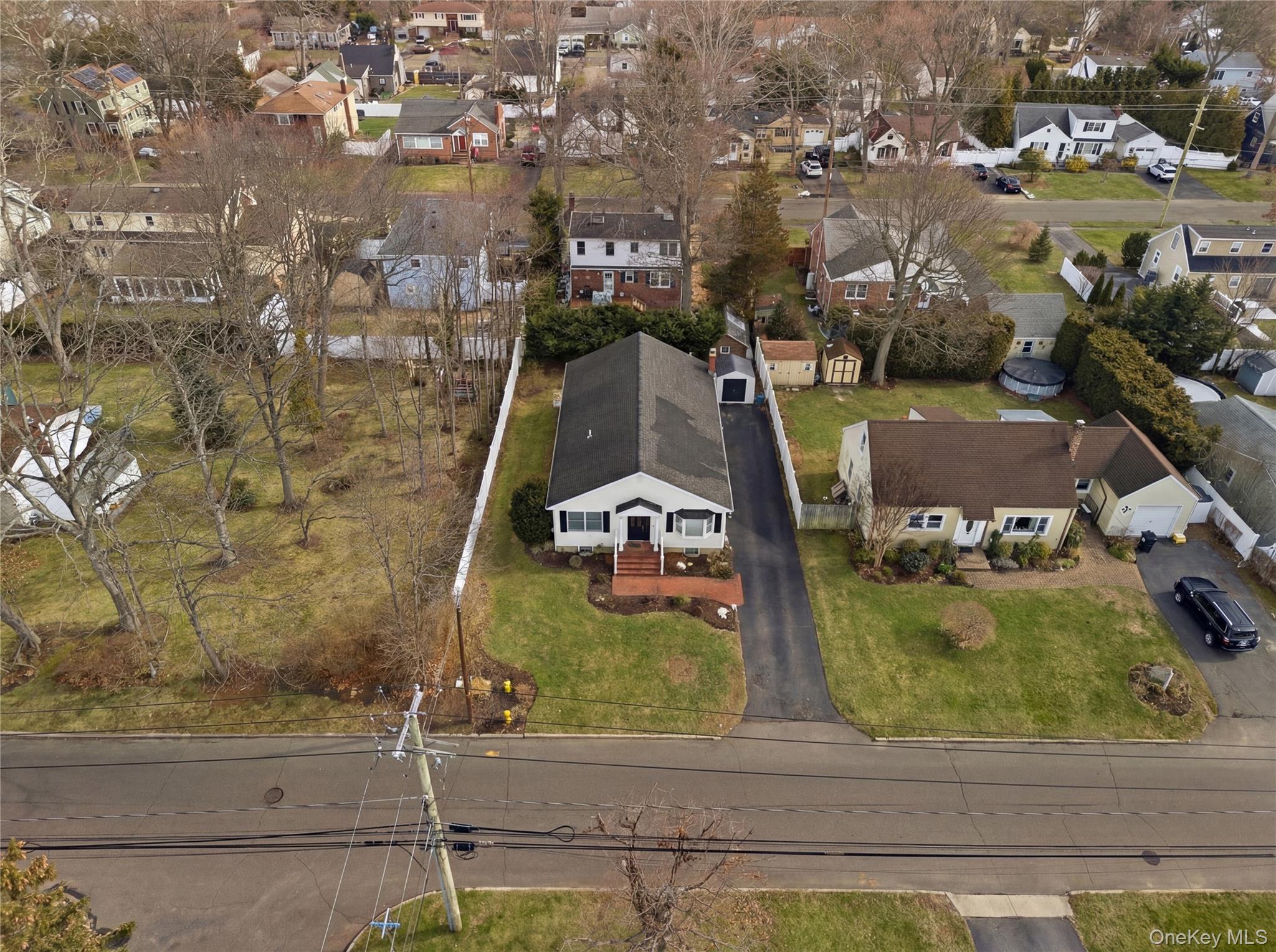 43 Ridgeway Boulevard Bay Shore, NY 11706 - Photo 29 of 36