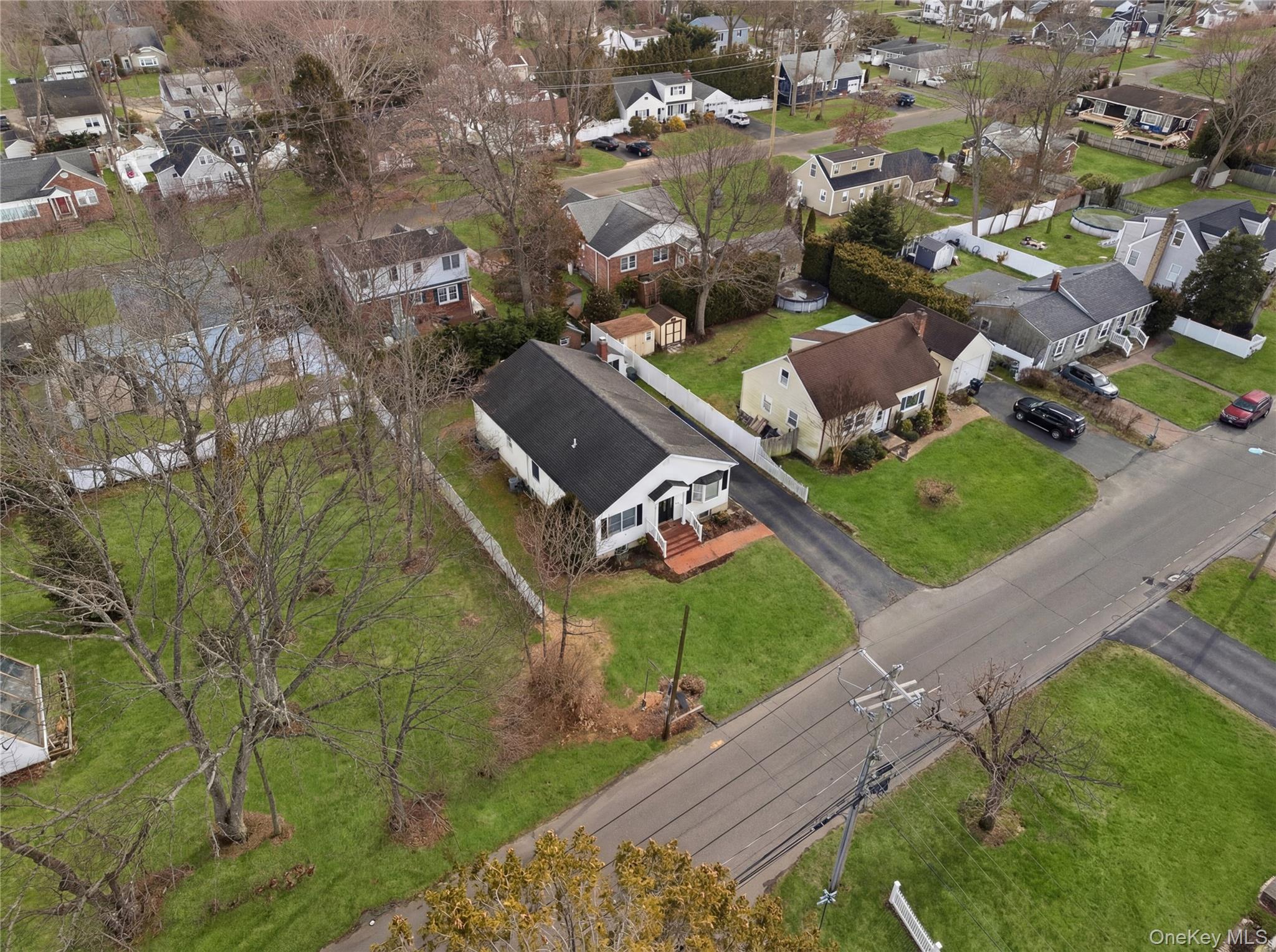 43 Ridgeway Boulevard Bay Shore, NY 11706 - Photo 30 of 36