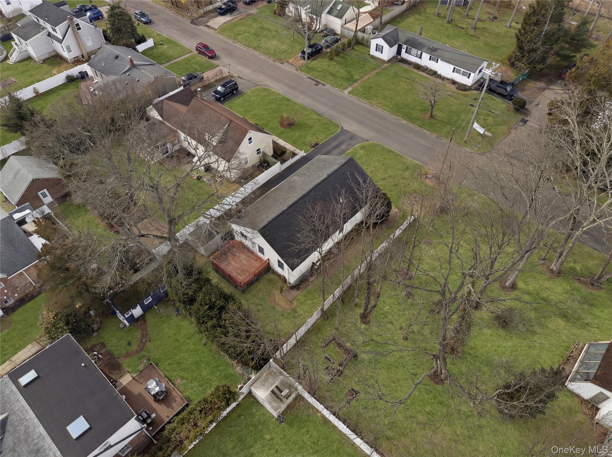 43 Ridgeway Boulevard Bay Shore, NY 11706 - Photo 31 of 36