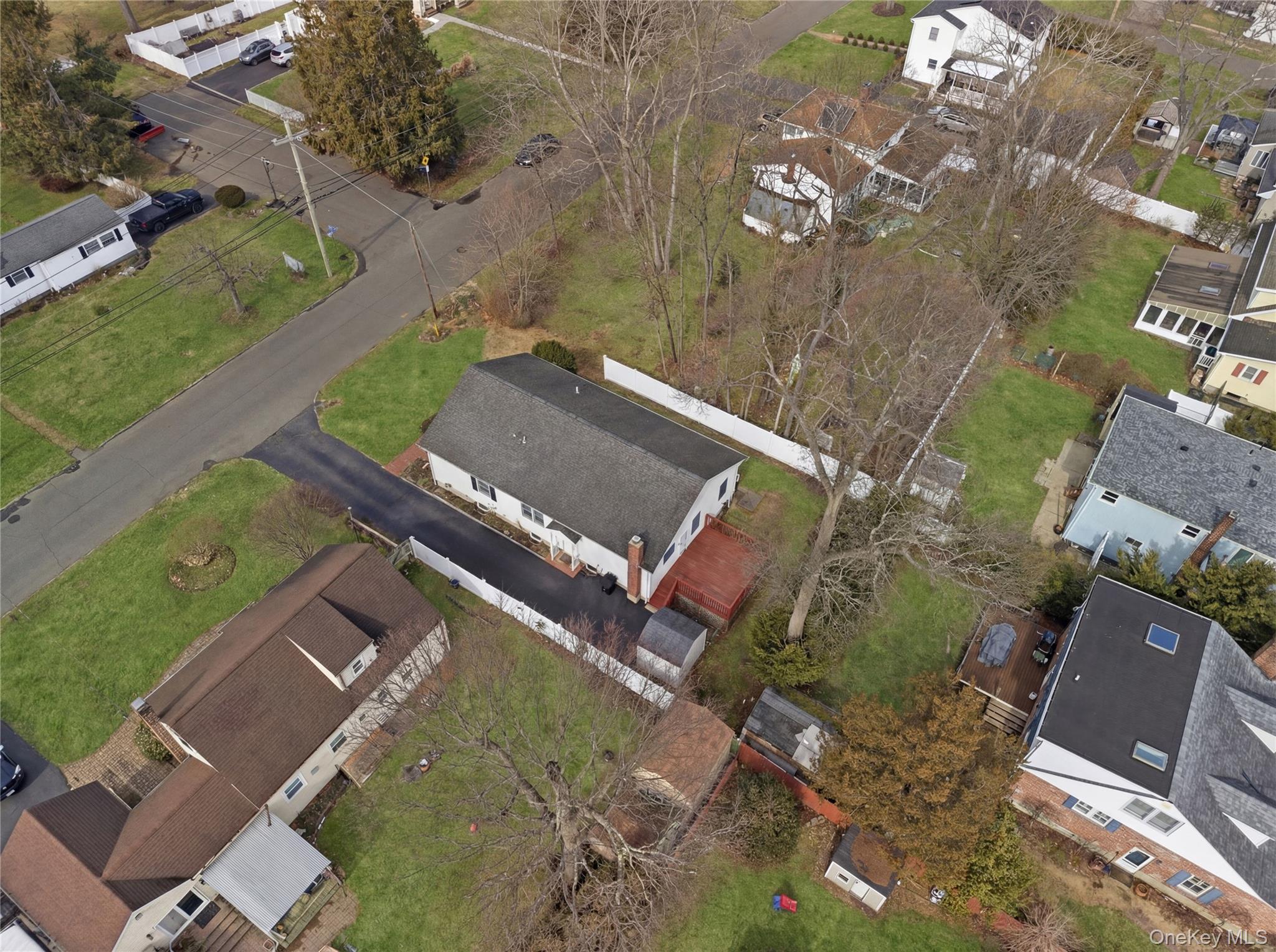 43 Ridgeway Boulevard Bay Shore, NY 11706 - Photo 32 of 36