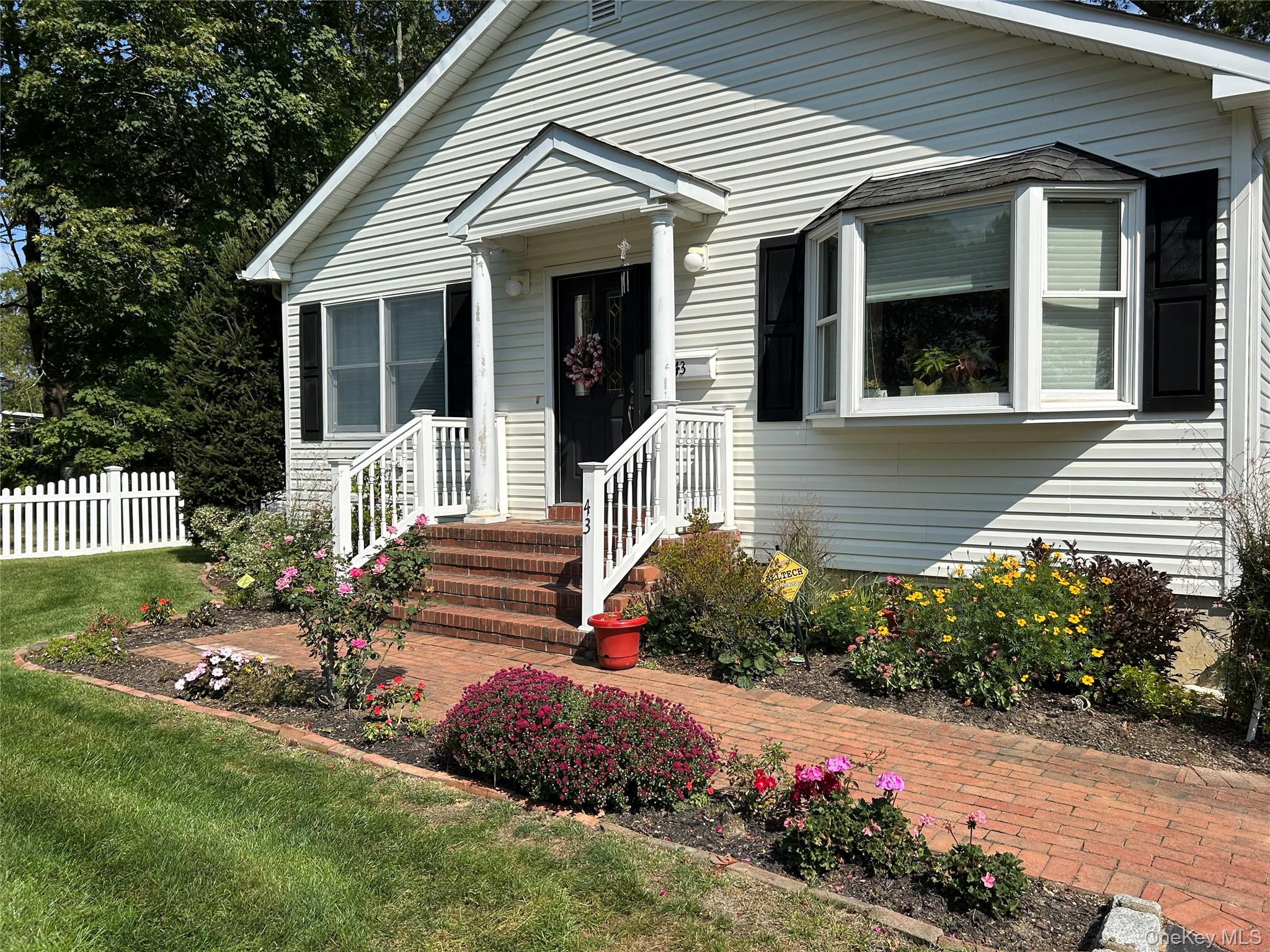 43 Ridgeway Boulevard Bay Shore, NY 11706 - Photo 33 of 36