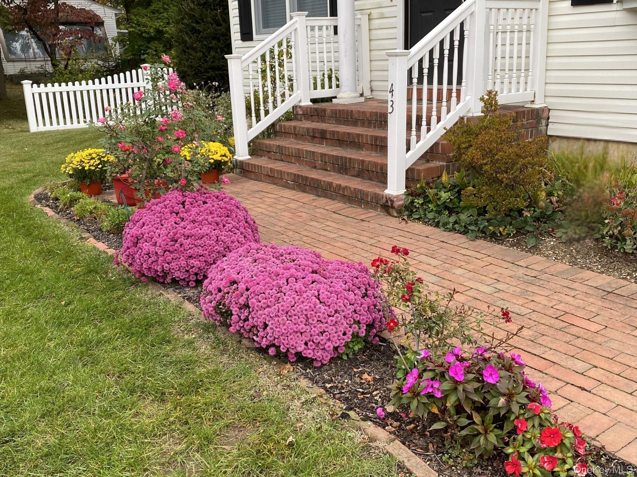 43 Ridgeway Boulevard Bay Shore, NY 11706 - Photo 35 of 36