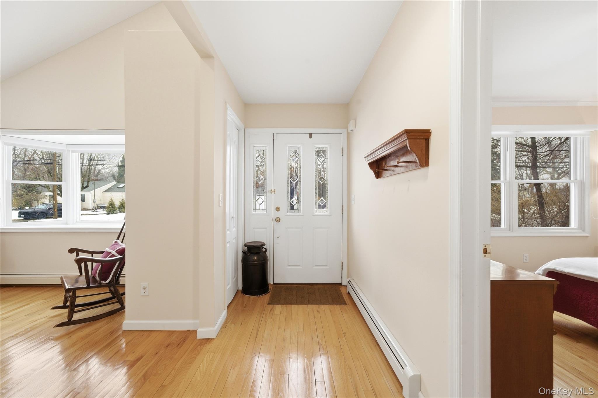 43 Ridgeway Boulevard Bay Shore, NY 11706 - Photo 4 of 36