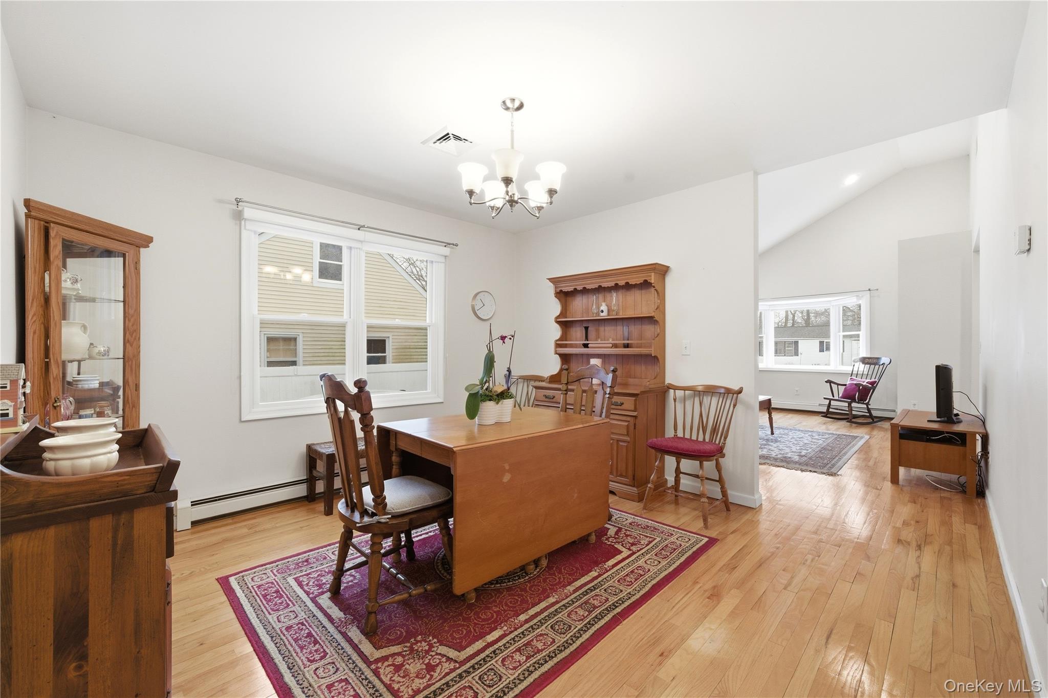 43 Ridgeway Boulevard Bay Shore, NY 11706 - Photo 8 of 36