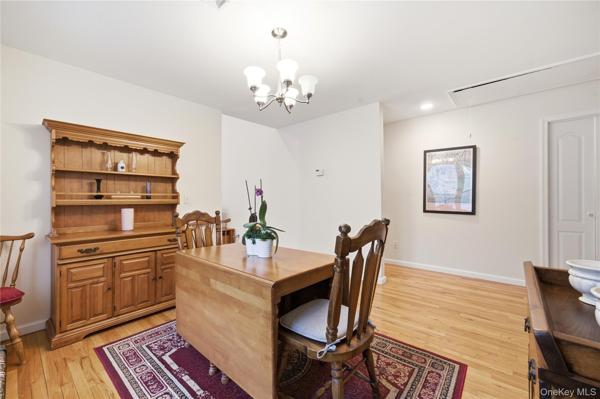 43 Ridgeway Boulevard Bay Shore, NY 11706 - Photo 10 of 36