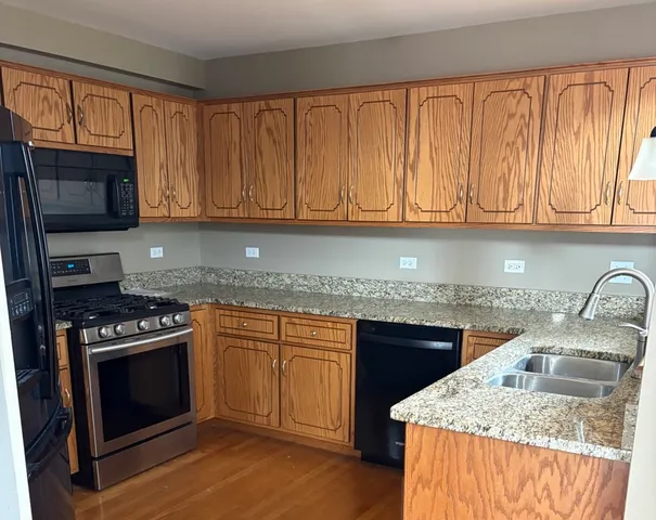 $275,000 | 5536 Foxwoods Drive, Oak Lawn, IL 60453