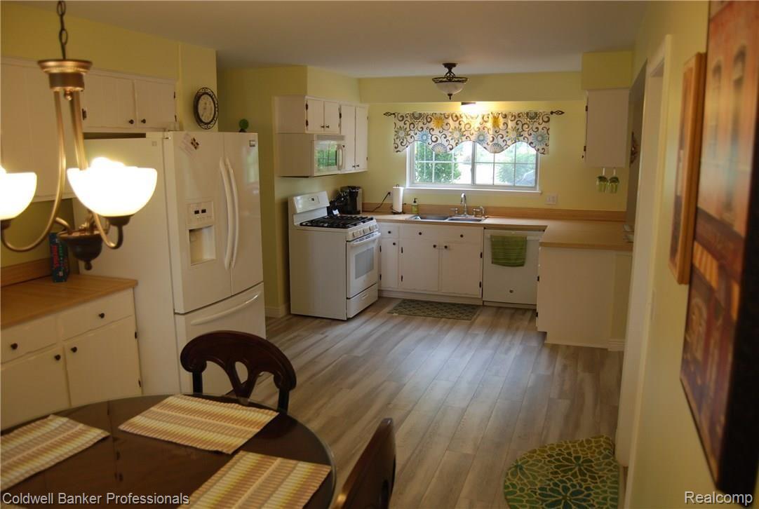 42531 Saltz Road Canton, MI 48187 - Photo 5 of 13 DSC_0006.JPG