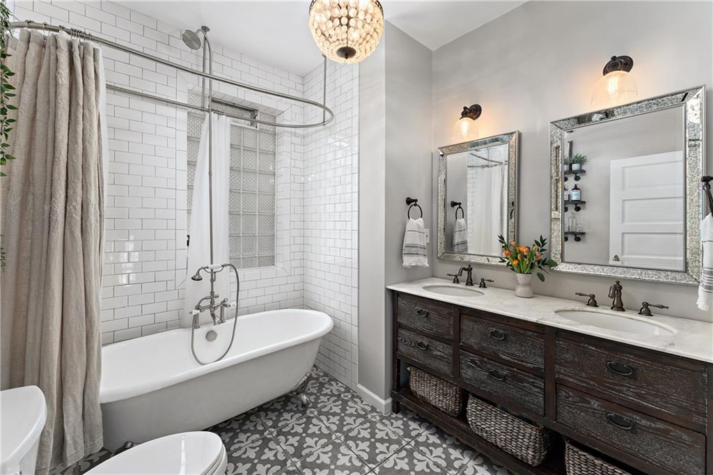 709 Maple Lane Sewickley, PA 15143 - Photo 26 of 31 Full bath on the second level near the bedrooms.