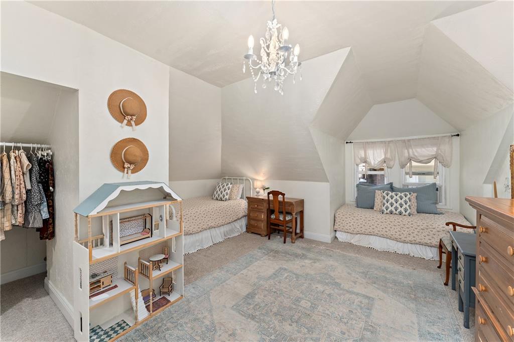 709 Maple Lane Sewickley, PA 15143 - Photo 27 of 31 3rd floor bedroom/guest space with attached full bath.