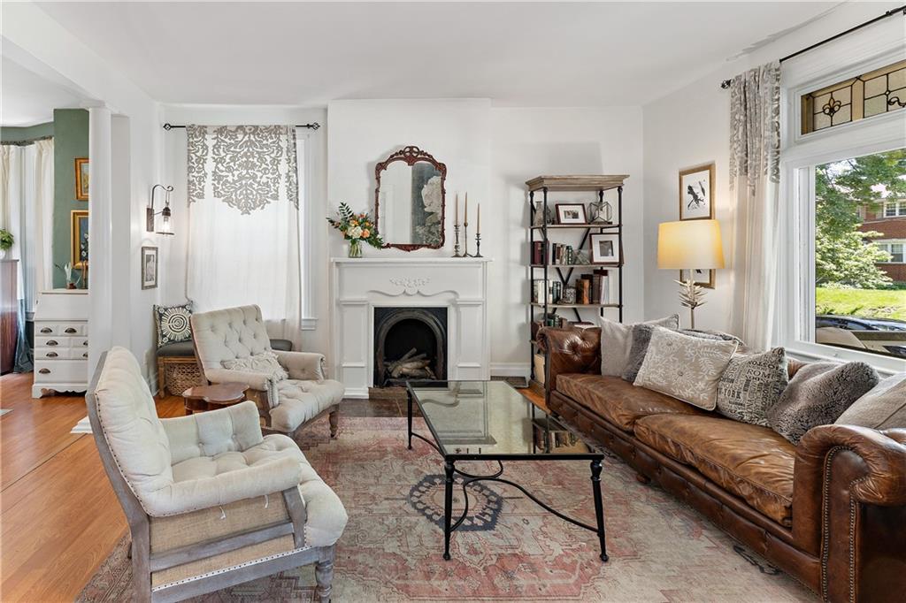 709 Maple Lane Sewickley, PA 15143 - Photo 5 of 31 Spacious living room right off to the side of entrance