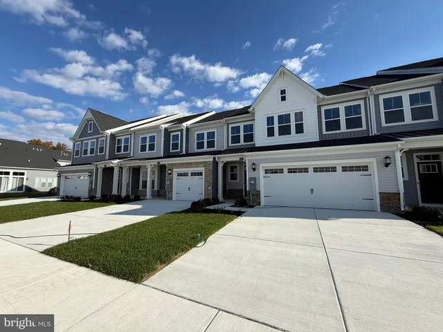 a view of a tennis court