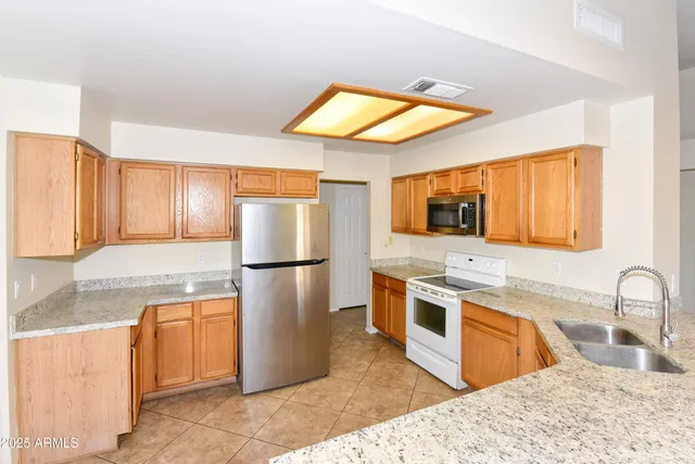 $2,800 | 1360 North Brentwood Place, Chandler, AZ 85224