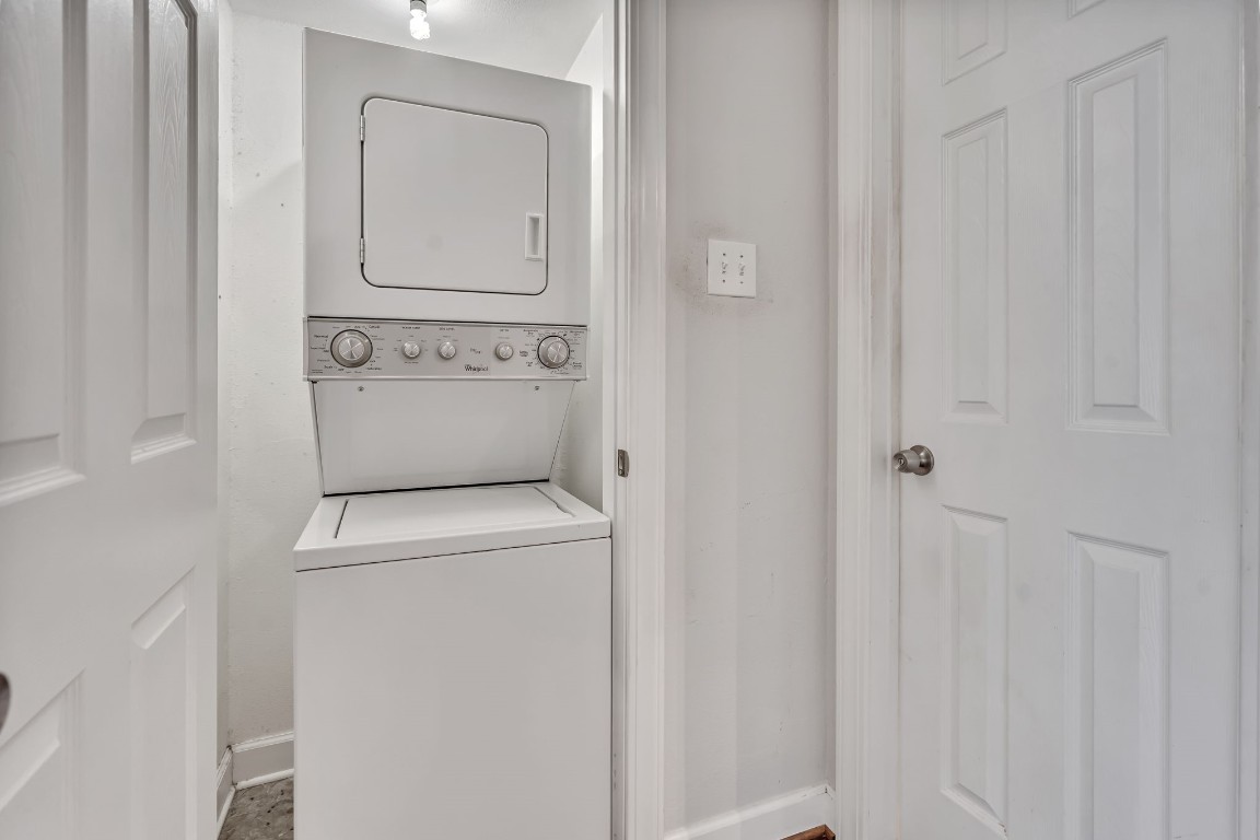2800 Jeanetta Street, Unit 602 Houston, TX 77063 - Photo 23 of 29 a view of washer and dryer