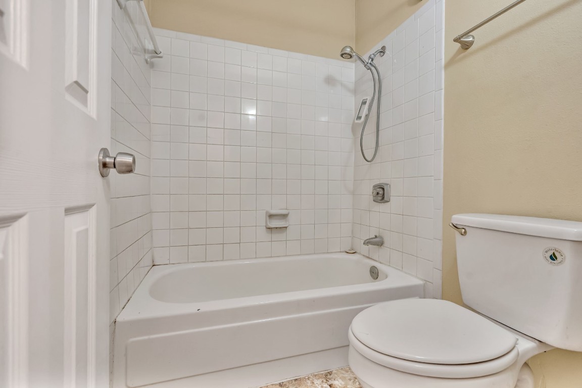2800 Jeanetta Street, Unit 602 Houston, TX 77063 - Photo 25 of 29 a bathroom with a toilet bathtub and shower