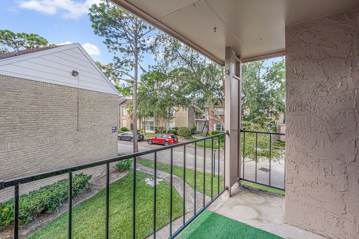 2800 Jeanetta Street, Unit 602 Houston, TX 77063 - Photo 28 of 29 a view of a balcony