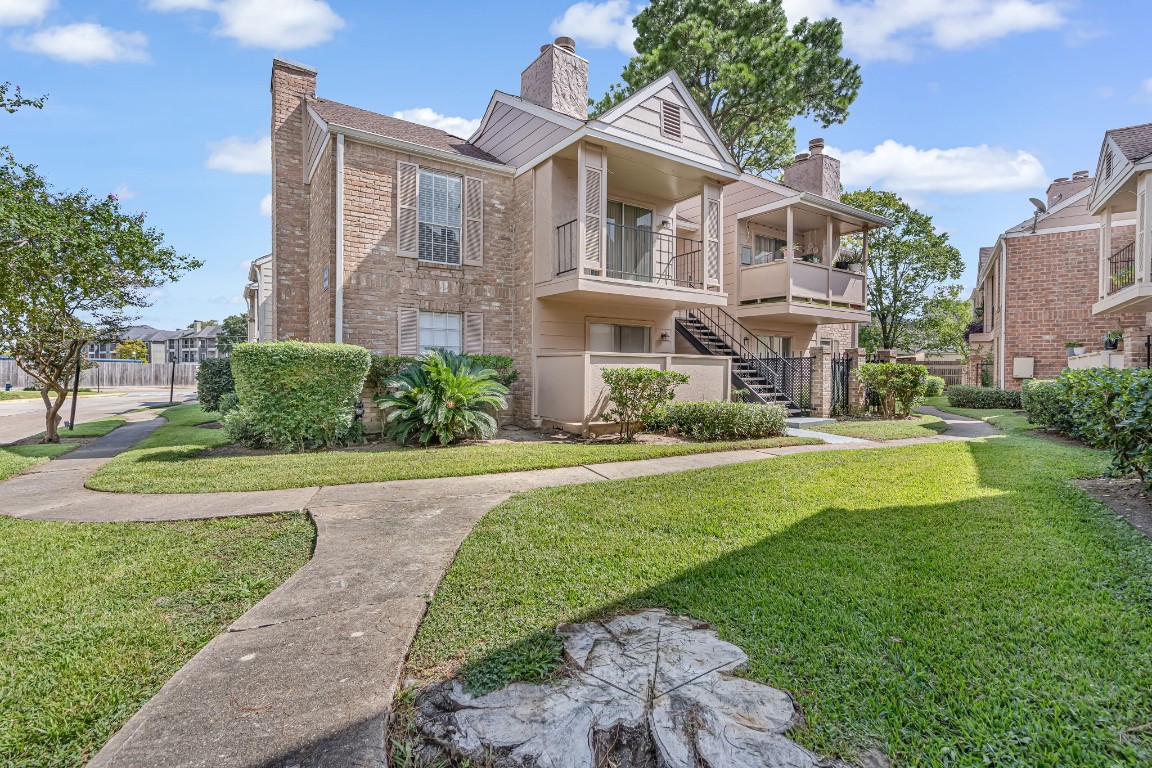 2800 Jeanetta Street, Unit 602 Houston, TX 77063 - Photo 3 of 29 a front view of a house with a yard