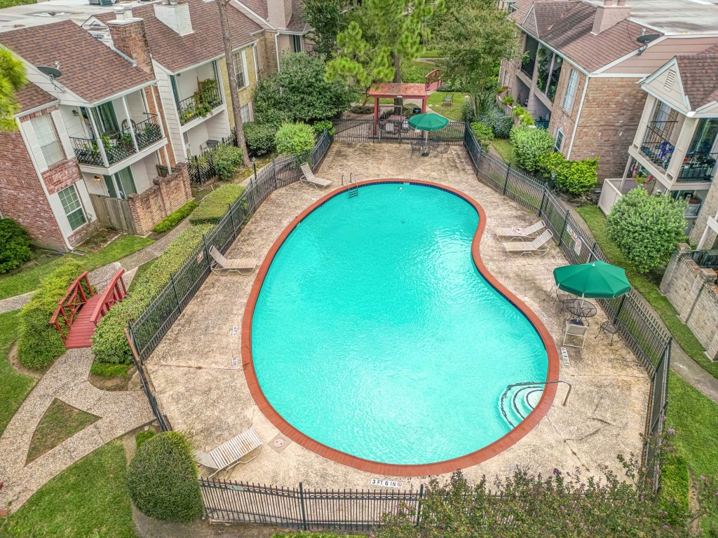2800 Jeanetta Street, Unit 602 Houston, TX 77063 - Photo 5 of 29 an aerial view of a swimming pool