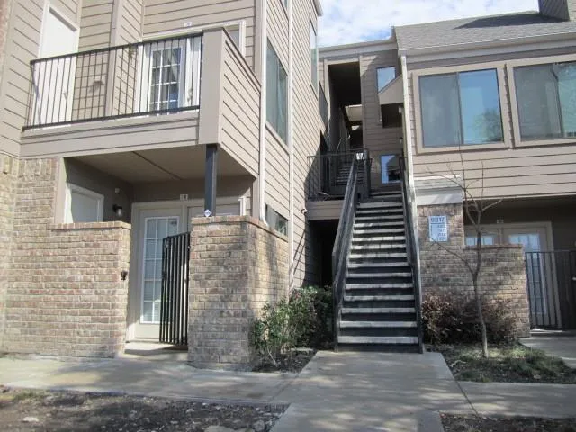 $750 | 9813 Walnut Street, Unit 303, Dallas, TX 75243