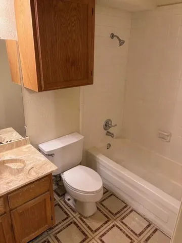 $750 | 9813 Walnut Street, Unit 303, Dallas, TX 75243