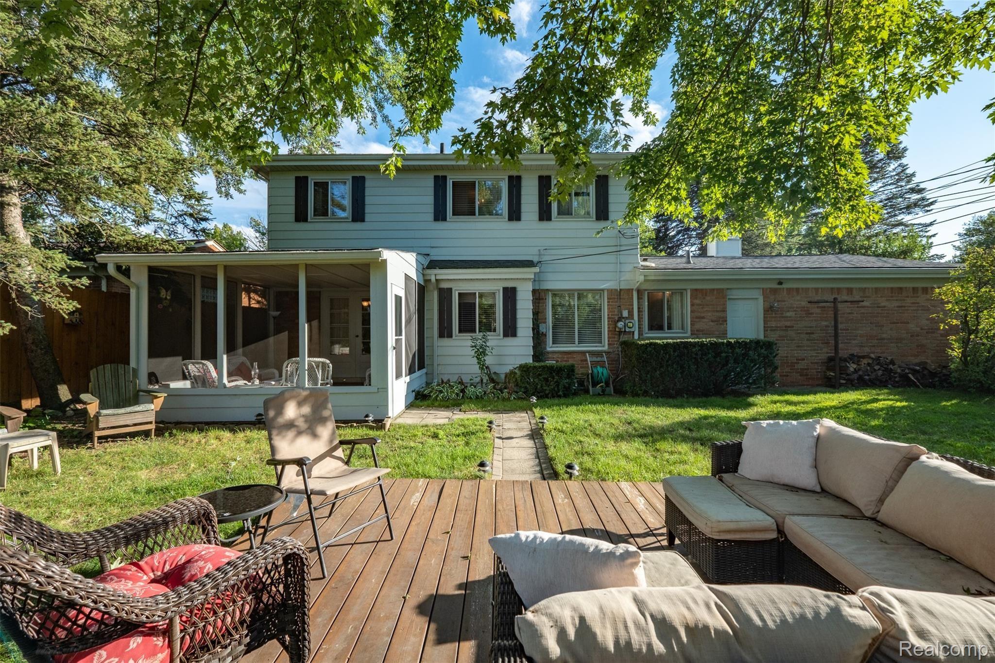 415 Red Oak Lane Rochester, MI 48307 - Photo 28 of 32 415 Red Oak Ln-28.jpg