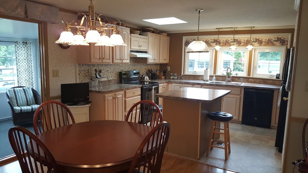 8 Meeting House Road Taunton, MA 02780 - Photo 12 of 24 Gallery Image 12