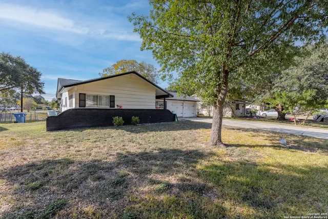 $210,000 | 3411 Vinecrest Drive, Kirby, TX 78219