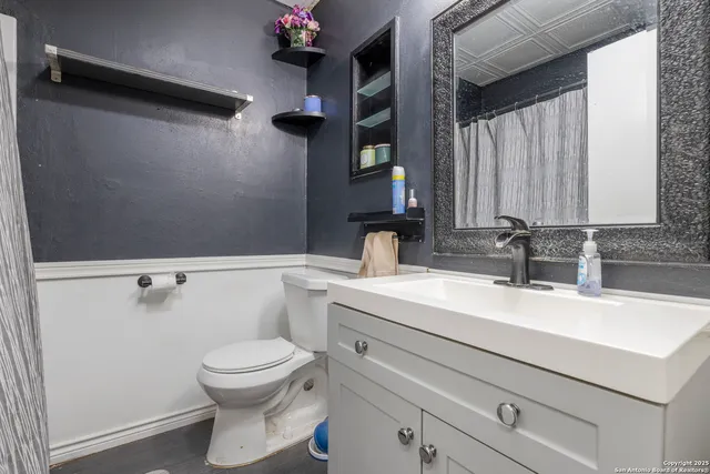 $210,000 | 3411 Vinecrest Drive, Kirby, TX 78219