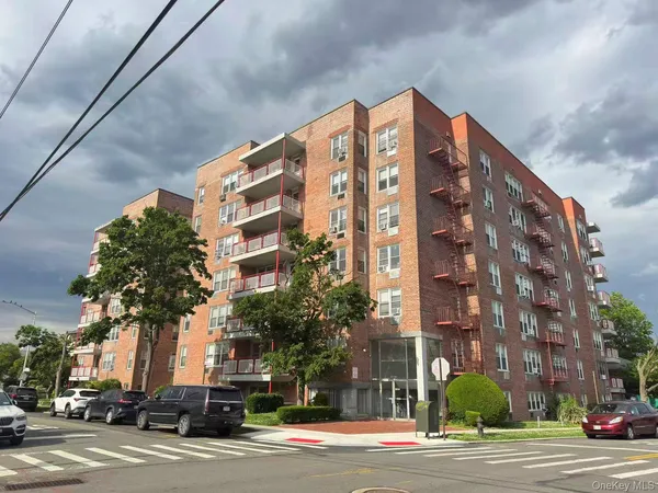 $515,000 | 34-25 150th Place, Unit 4B | Murray Hill - Flushing