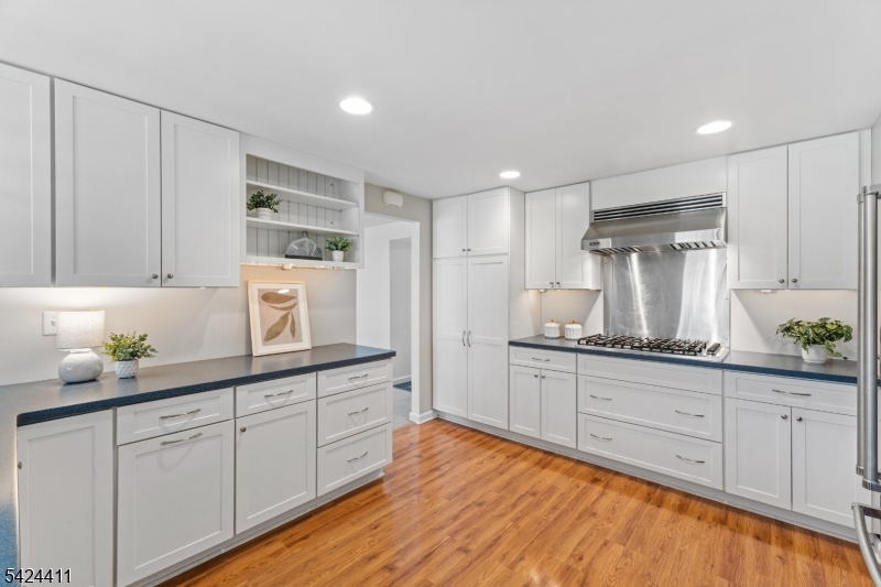 48 Hastings Road Berkeley Heights, NJ 07922 - Photo 15 of 50