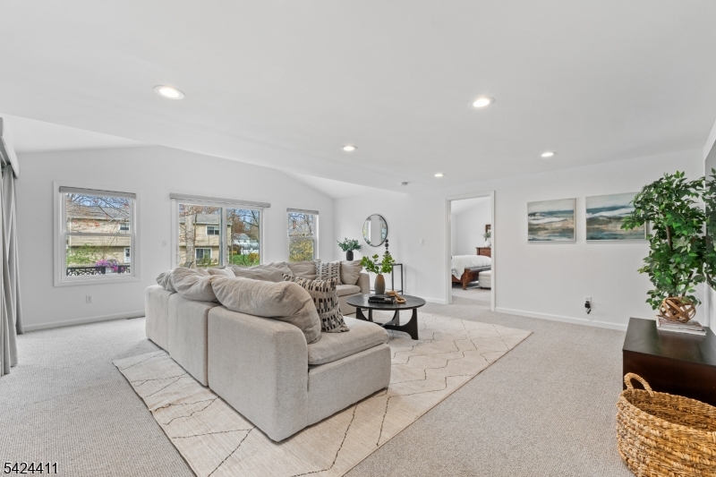 48 Hastings Road Berkeley Heights, NJ 07922 - Photo 22 of 50