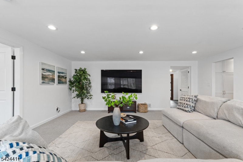 48 Hastings Road Berkeley Heights, NJ 07922 - Photo 23 of 50