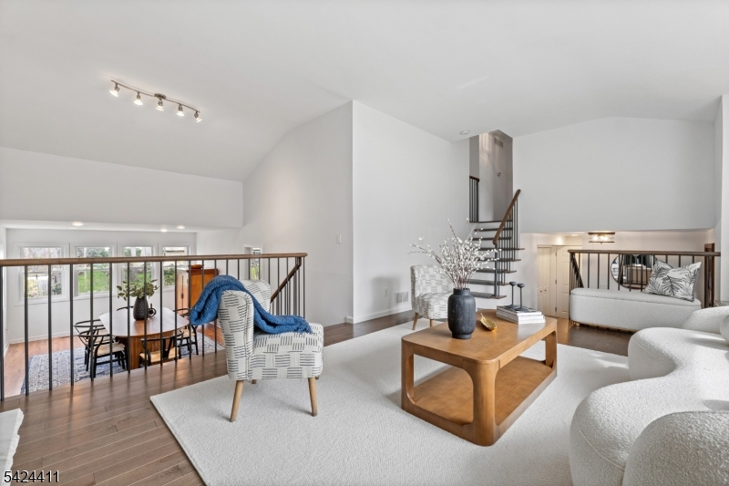 48 Hastings Road Berkeley Heights, NJ 07922 - Photo 9 of 50