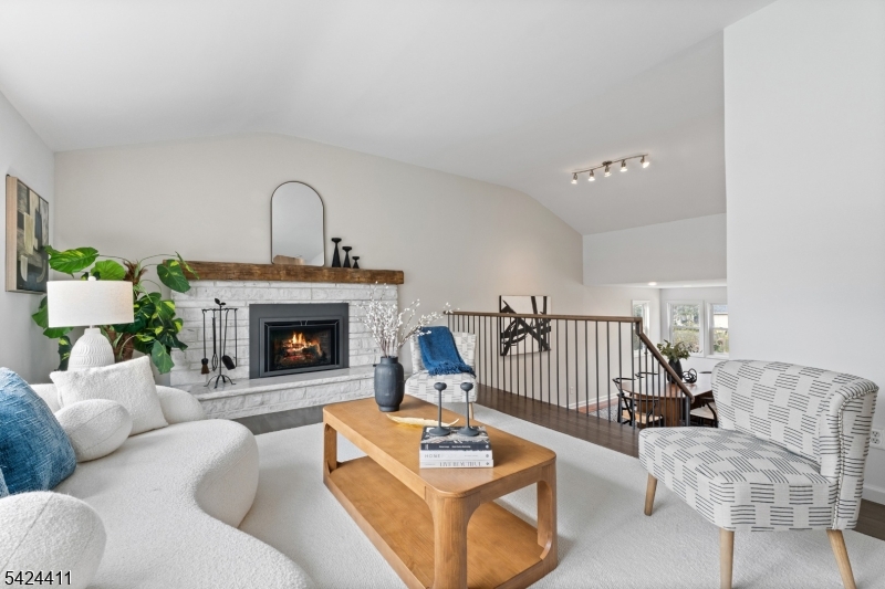 48 Hastings Road Berkeley Heights, NJ 07922 - Photo 10 of 50