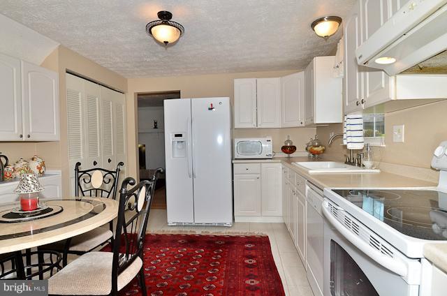 6108 Covered Bridge Road Burke, VA 22015 - Photo 14 of 21 Kitchen