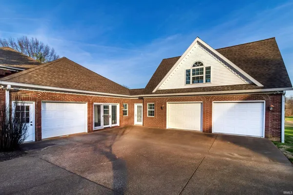 $725,000 | 45 Oak Meadow Road, Evansville, IN 47725