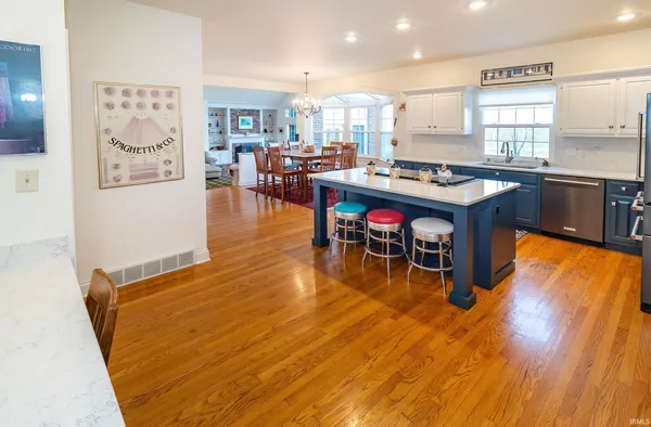 $725,000 | 45 Oak Meadow Road, Evansville, IN 47725