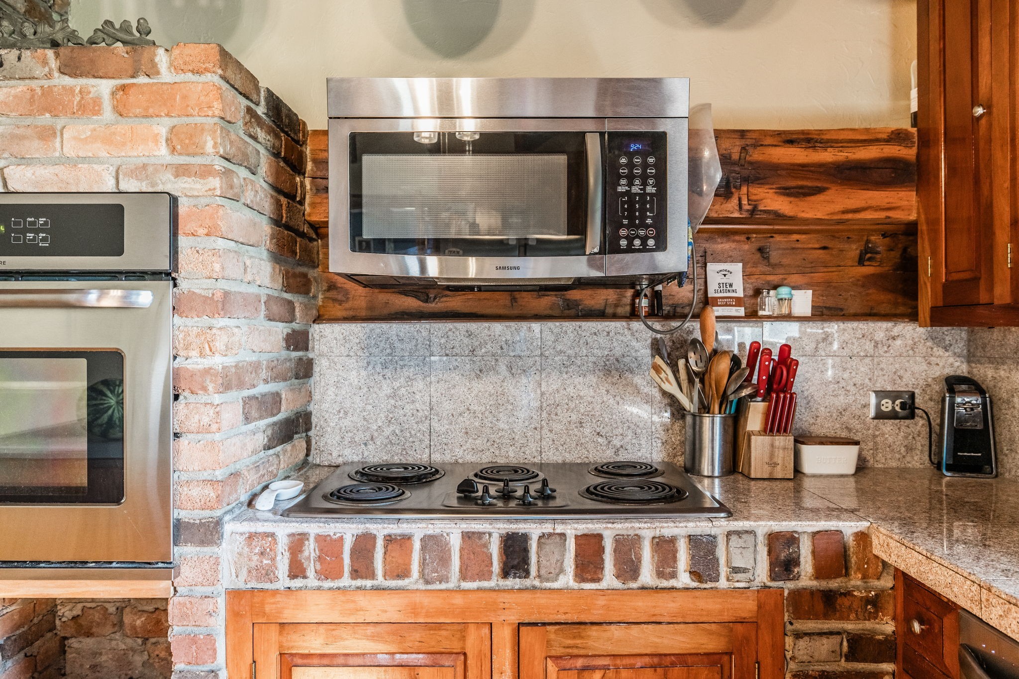 475 Fowler Ford Road Portland, TN 37148 - Photo 64 of 100 a kitchen with a stove and a microwave