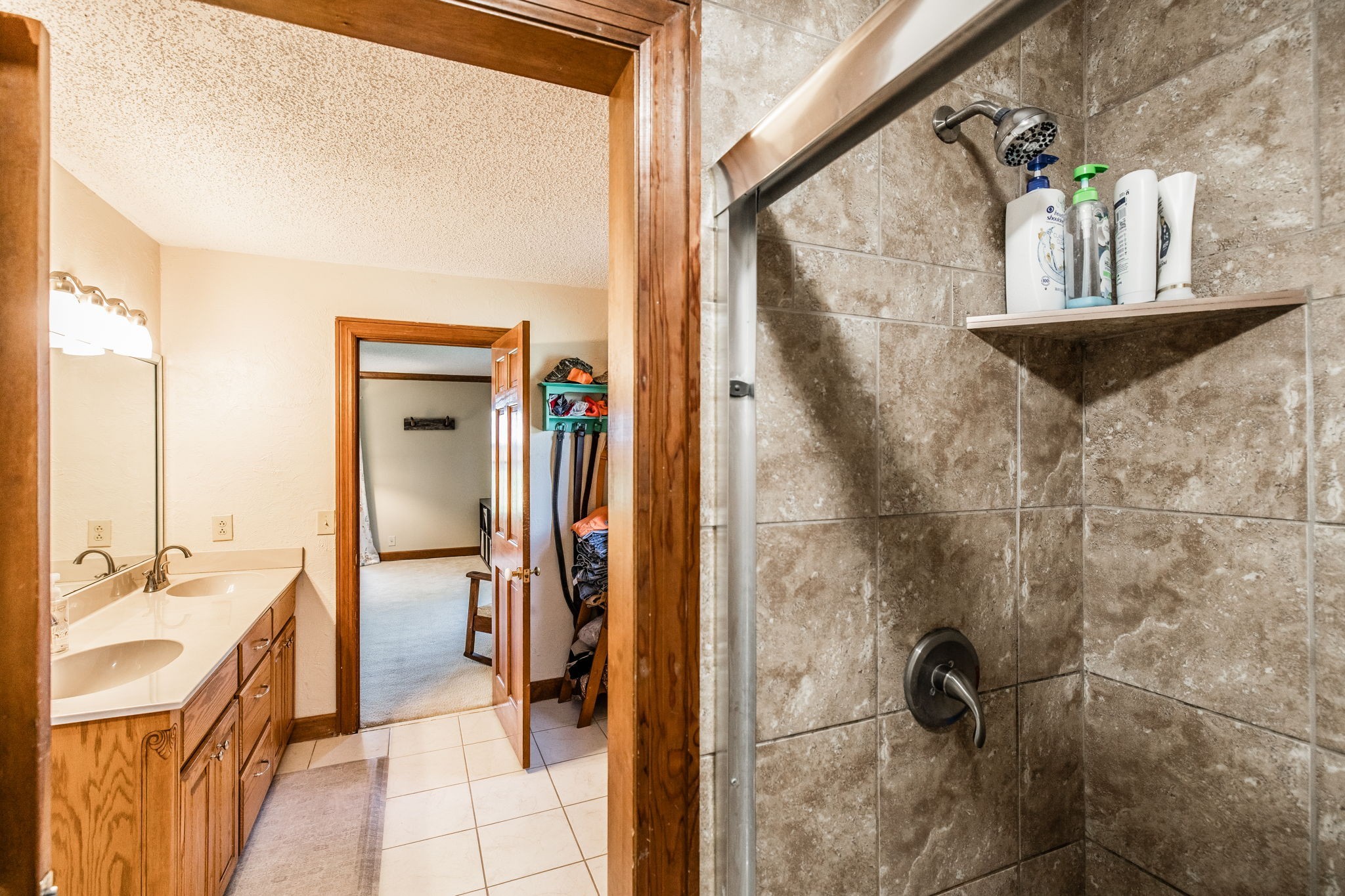 475 Fowler Ford Road Portland, TN 37148 - Photo 82 of 100 a bathroom with a sink and mirror