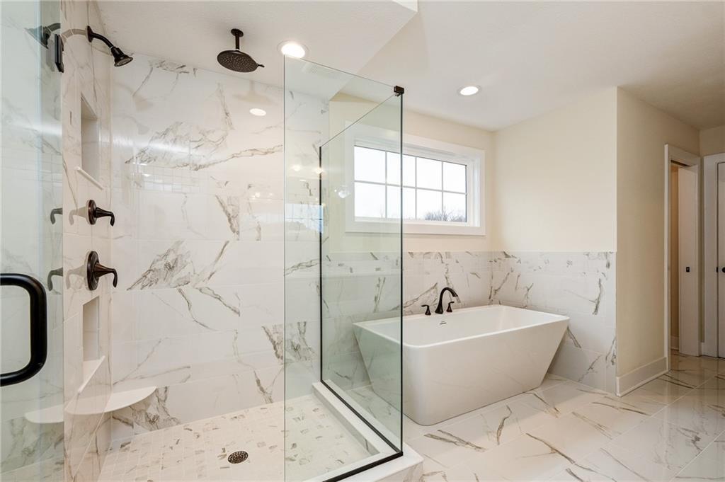 405 Oak Ridge Court Mars, PA 16046 - Photo 12 of 18 Gallery Image 12