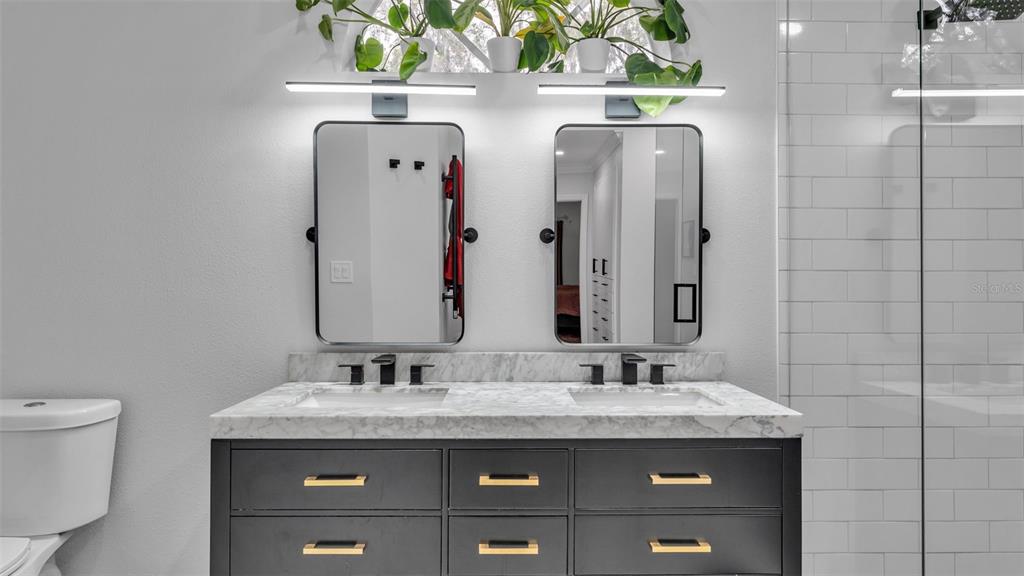 422 Mc Cormick Road Apopka, FL 32703 - Photo 30 of 95 a bathroom with a granite countertop sink and a mirror