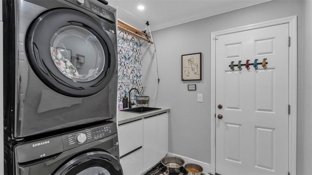 422 Mc Cormick Road Apopka, FL 32703 - Photo 36 of 95 a view of livingroom with washer and dryer