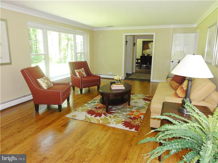 4141 Howell Road Malvern, PA 19355 - Photo 3 of 25 Living Room