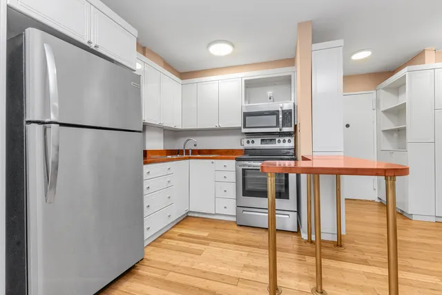 $400,000 | 1420 York Avenue, Unit 2N | Lenox Hill