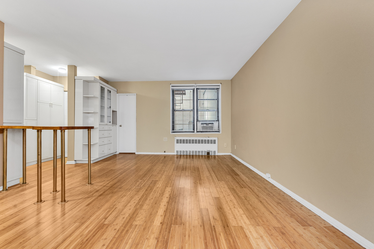 1420 York Avenue, Unit 2N Manhattan, NY 10021 - Photo 3 of 6