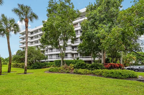 a view of livingroom with furniture and rug