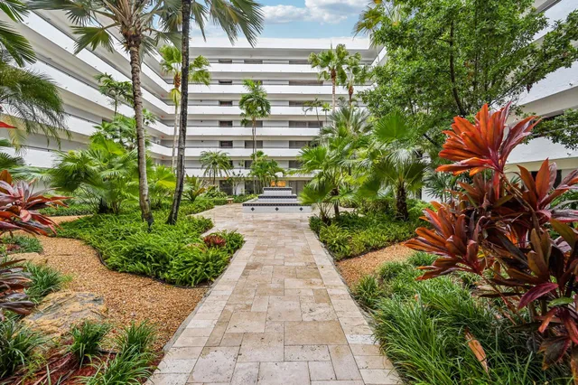 $399,900 | 23200 Camino Del Mar, Unit 201, Boca Raton, FL 33433