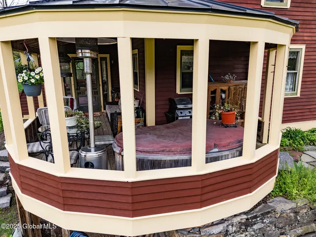 $544,900 | 71 S Road, Hampton, NY 12887