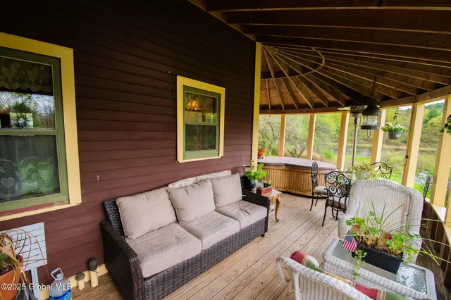 $544,900 | 71 S Road, Hampton, NY 12887