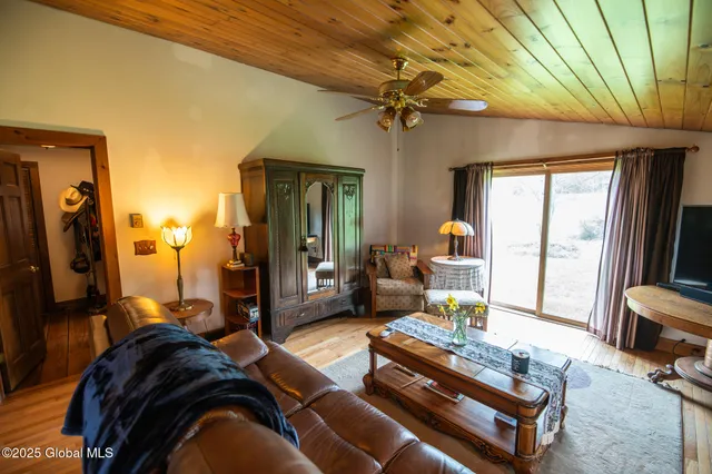 $544,900 | 71 S Road, Hampton, NY 12887